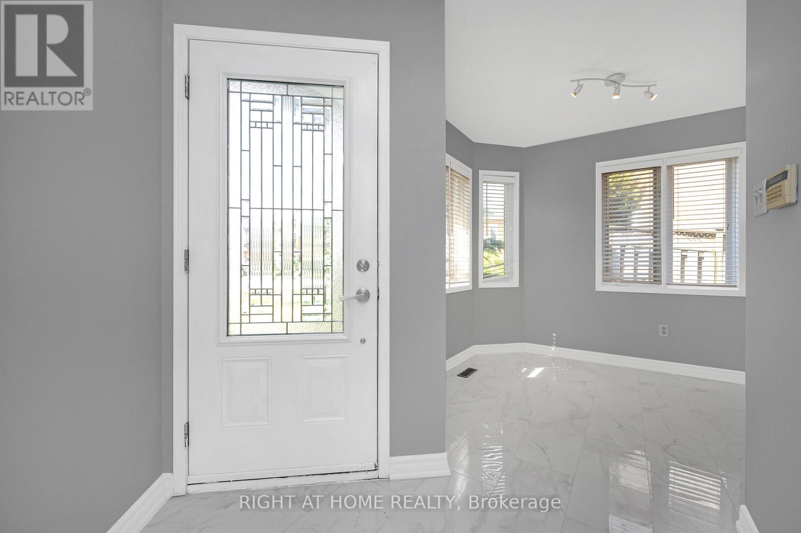 510 Taylor Crescent, Burlington, Ontario  L7L 6G3 - Photo 5 - W12954522