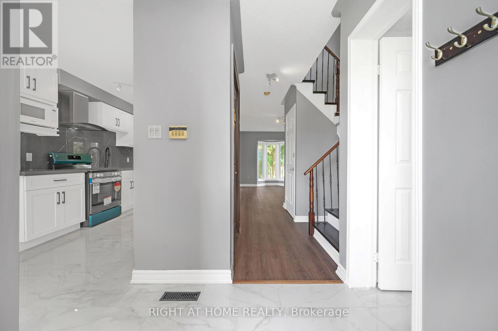 510 Taylor Crescent, Burlington, Ontario  L7L 6G3 - Photo 6 - W12954522