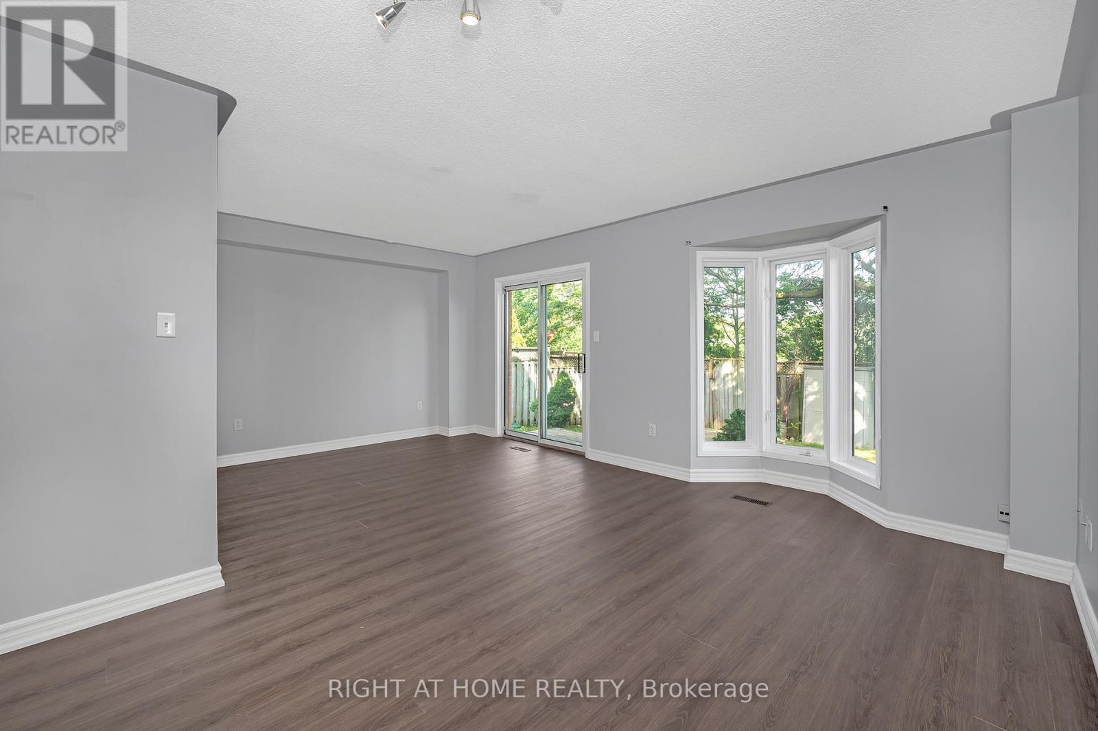 510 Taylor Crescent, Burlington, Ontario  L7L 6G3 - Photo 9 - W12954522