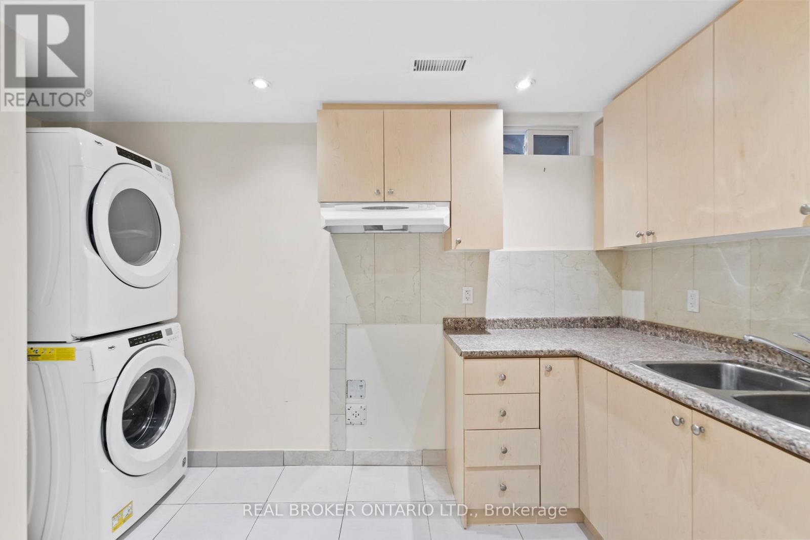 704 Coulson Avenue, Milton, Ontario  L9T 4J4 - Photo 39 - W12954532