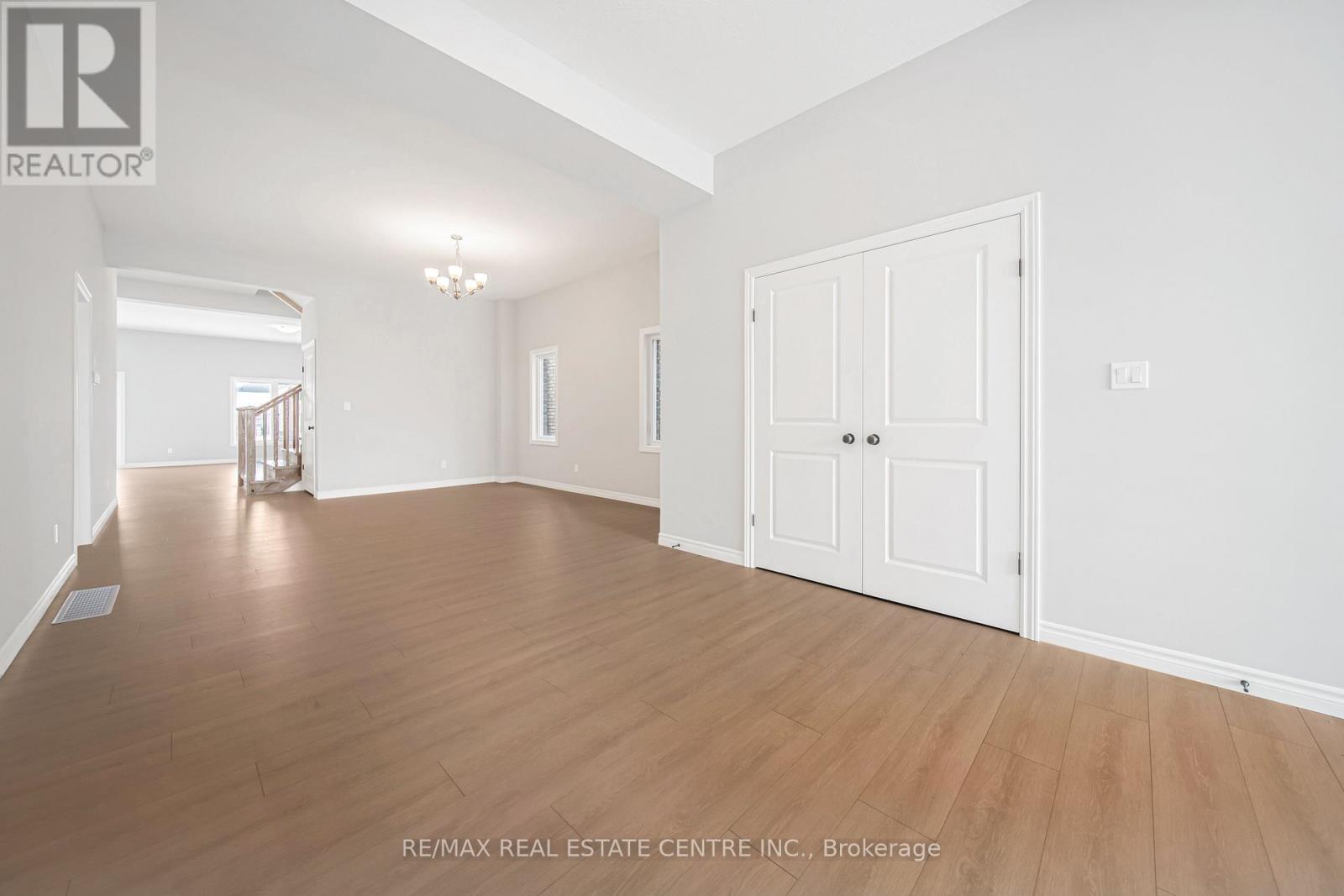 29 Bean Street, Brant, Ontario  N3L 0J4 - Photo 12 - X12954528