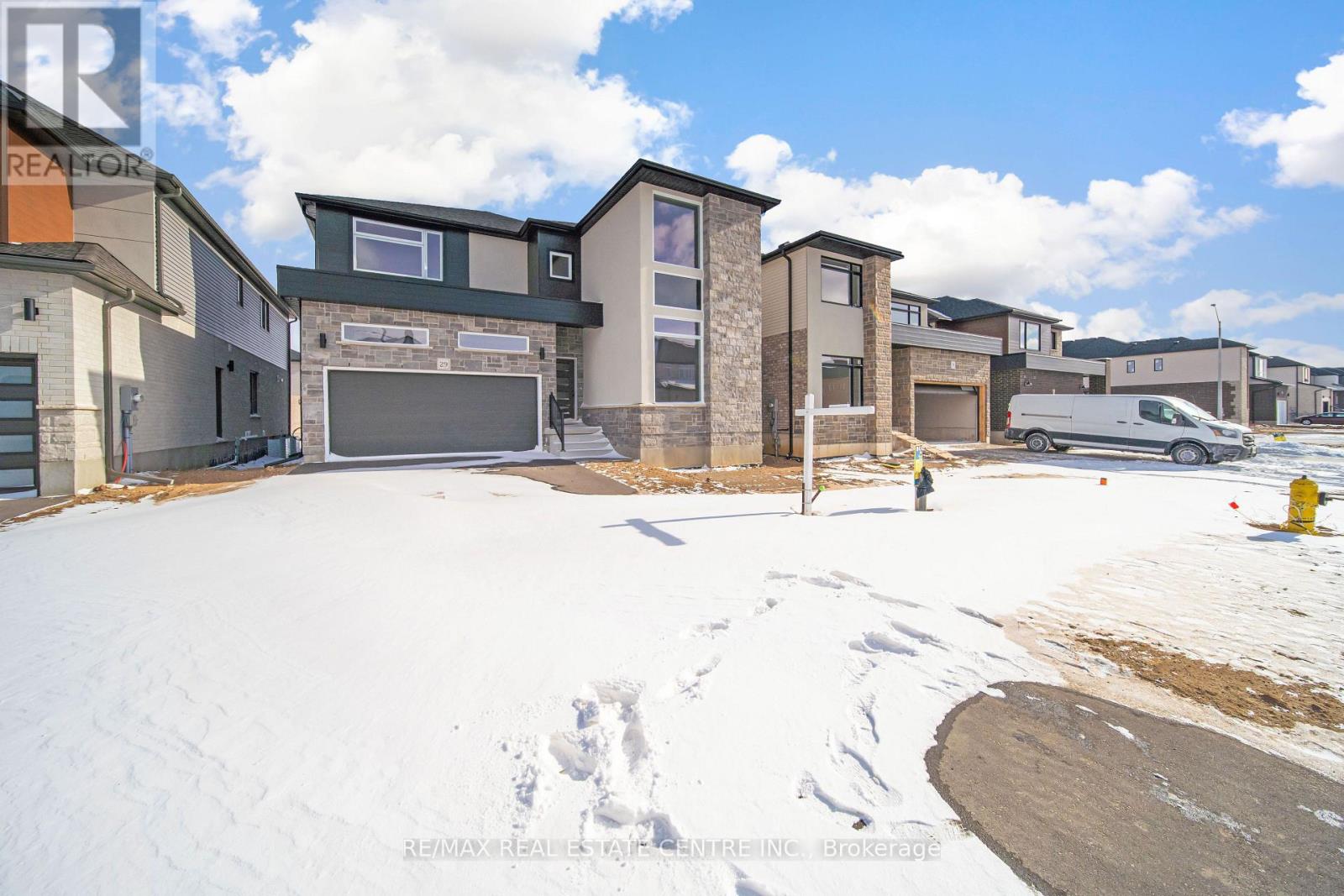 29 Bean Street, Brant, Ontario  N3L 0J4 - Photo 2 - X12954528