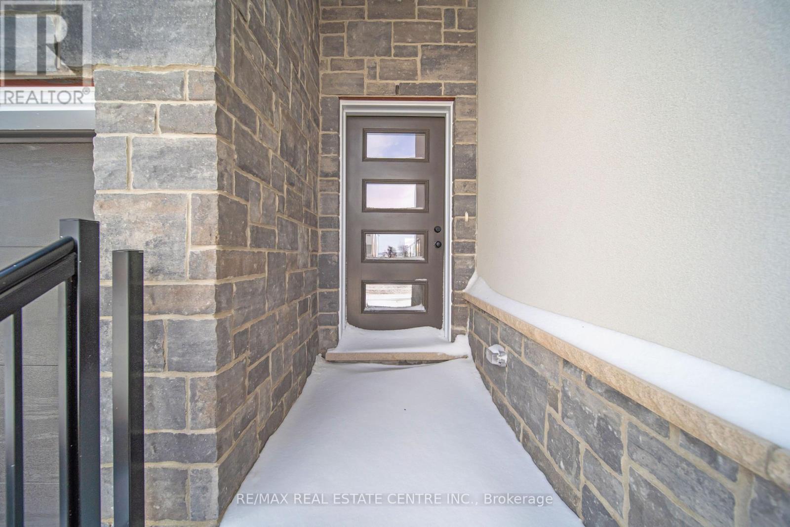 29 Bean Street, Brant, Ontario  N3L 0J4 - Photo 3 - X12954528