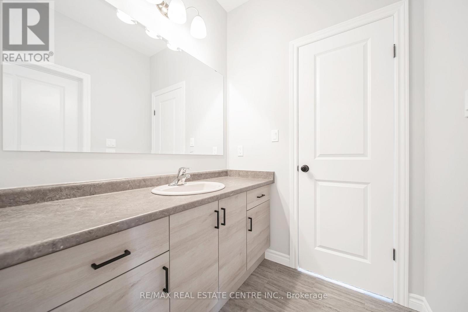 29 Bean Street, Brant, Ontario  N3L 0J4 - Photo 35 - X12954528