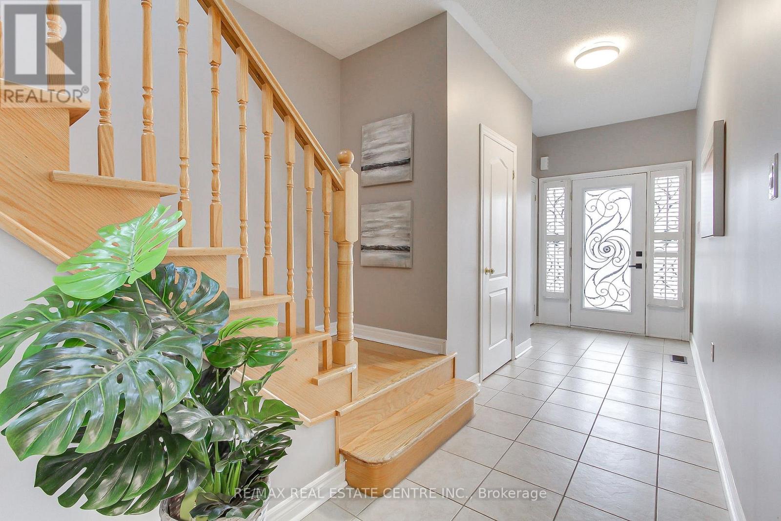 54 Woodbury Crescent, Newmarket, Ontario  L3X 2V5 - Photo 3 - N12944628