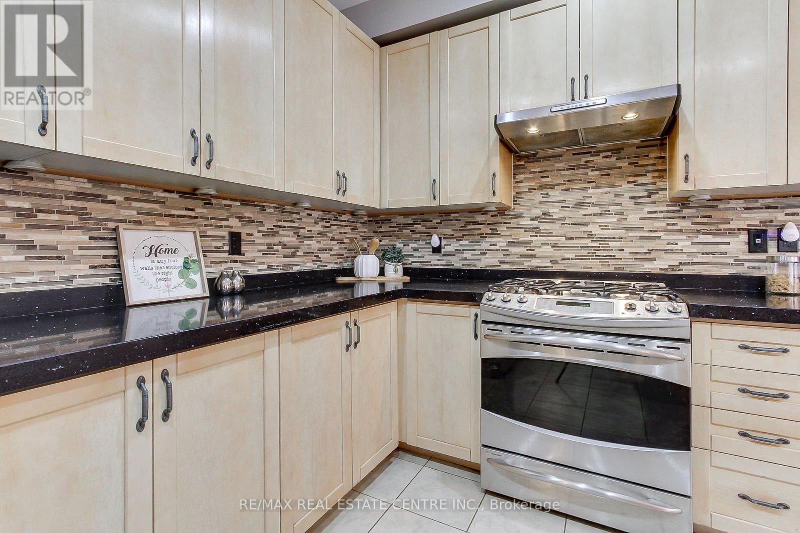 54 Woodbury Crescent, Newmarket, Ontario  L3X 2V5 - Photo 12 - N12944628