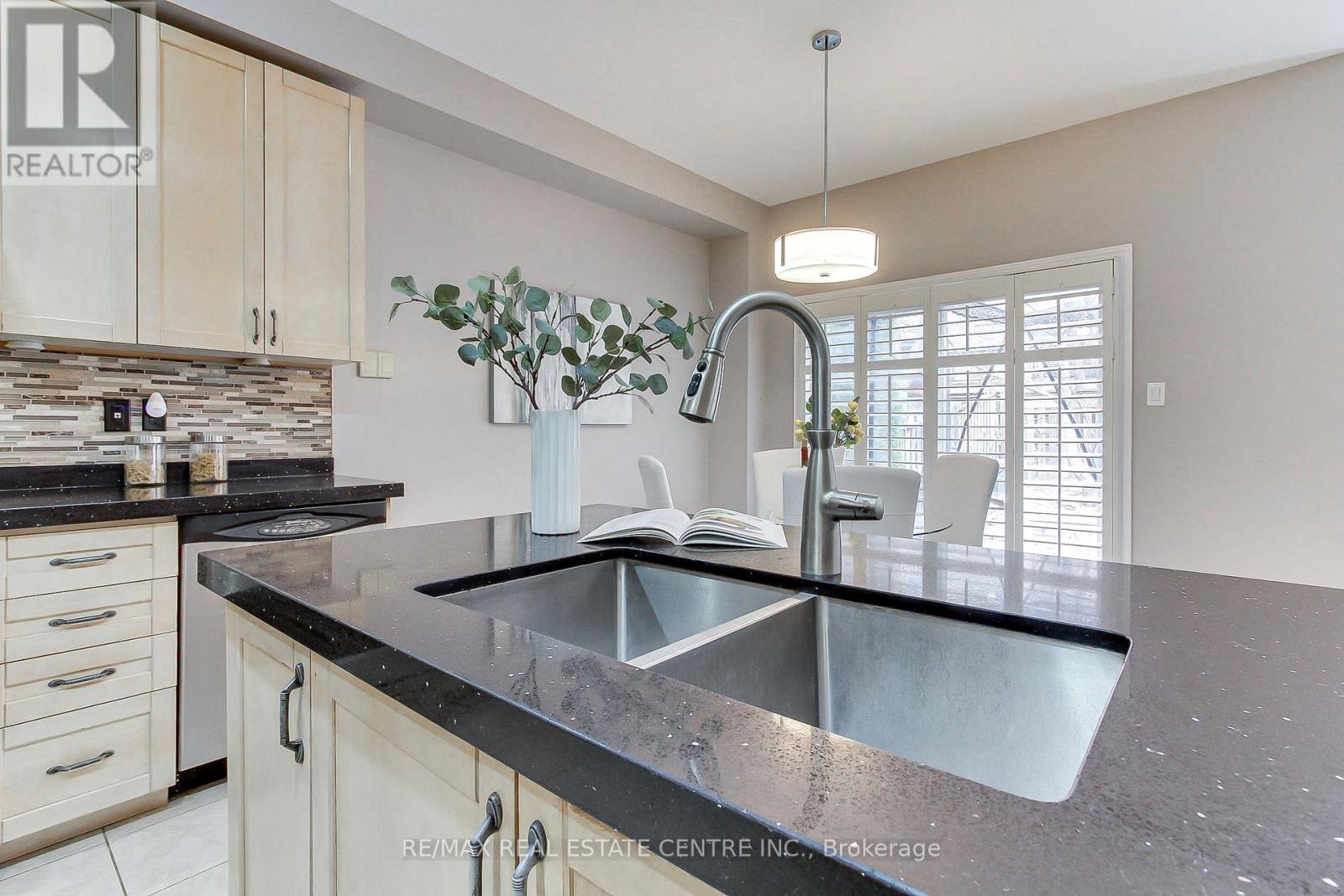 54 Woodbury Crescent, Newmarket, Ontario  L3X 2V5 - Photo 14 - N12944628