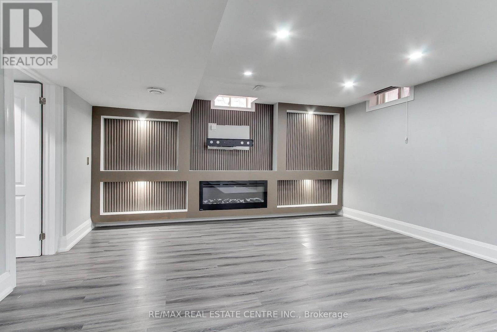 54 Woodbury Crescent, Newmarket, Ontario  L3X 2V5 - Photo 40 - N12944628