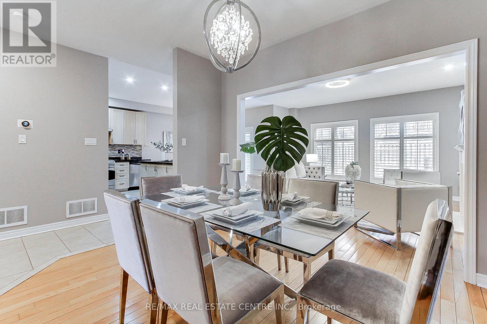 54 Woodbury Crescent, Newmarket, Ontario  L3X 2V5 - Photo 7 - N12944628