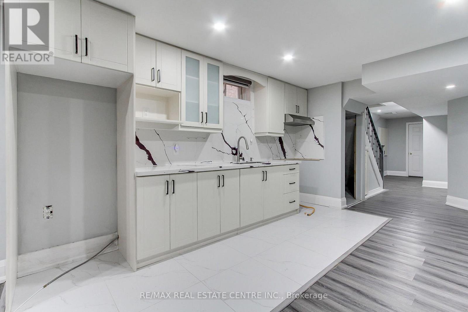 54 Woodbury Crescent, Newmarket, Ontario  L3X 2V5 - Photo 42 - N12944628