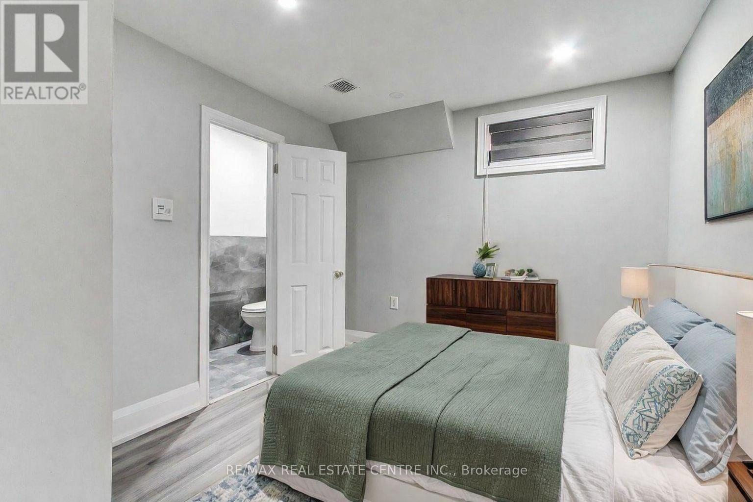 54 Woodbury Crescent, Newmarket, Ontario  L3X 2V5 - Photo 45 - N12944628