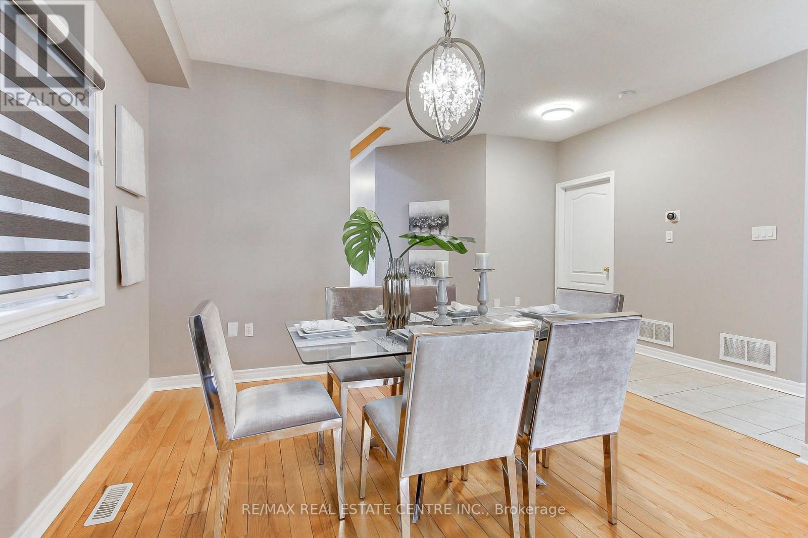 54 Woodbury Crescent, Newmarket, Ontario  L3X 2V5 - Photo 8 - N12944628