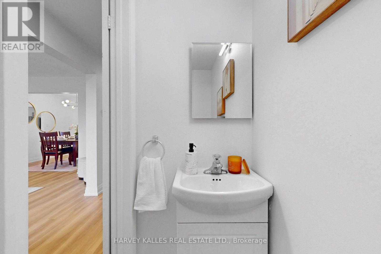 29 Glenmore Crescent, Brampton, Ontario  L6S 1H9 - Photo 4 - W12953822