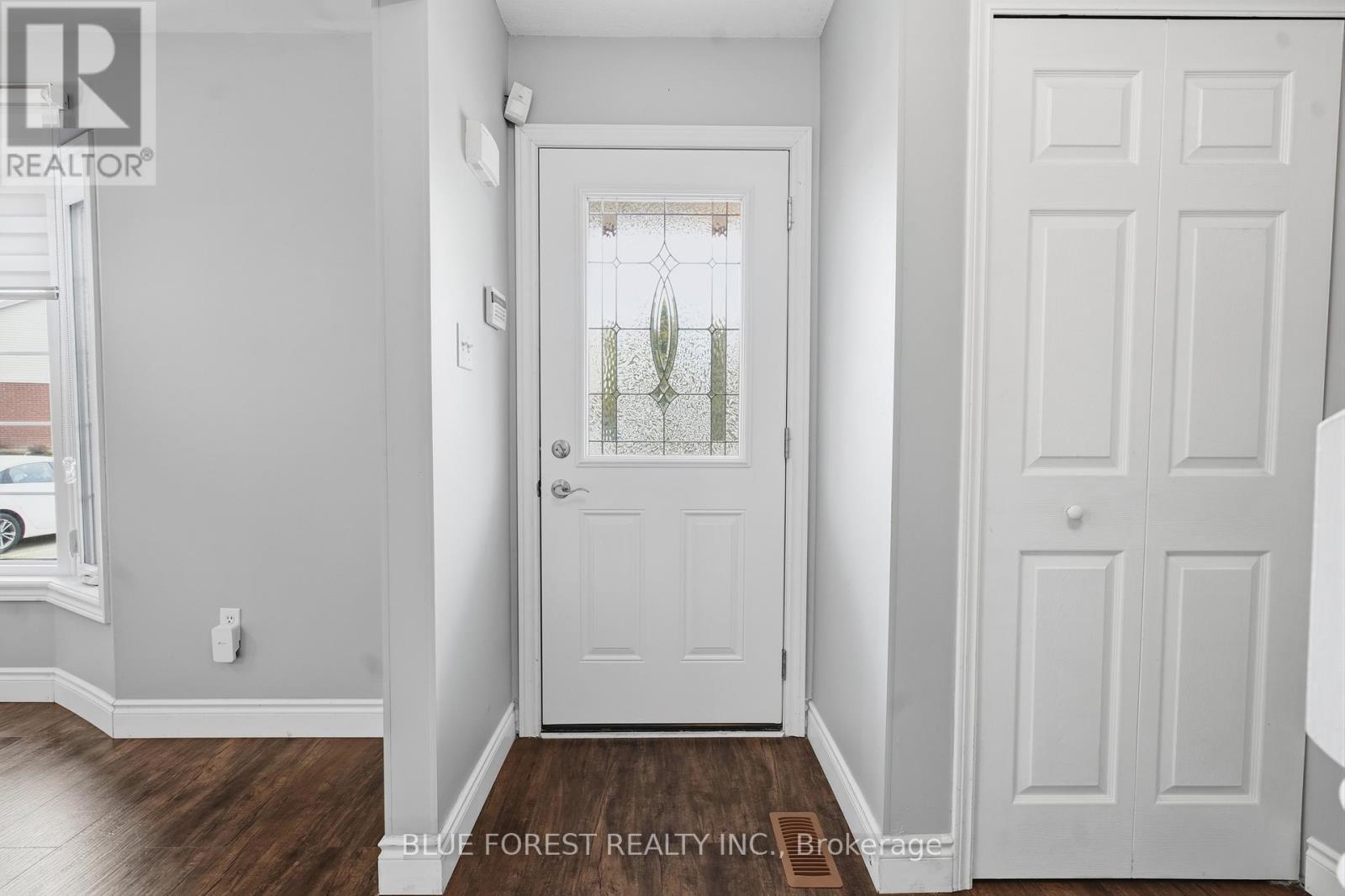 58 - 70 Chapman Court, London North, Ontario  N6G 4Z4 - Photo 5 - X12954590