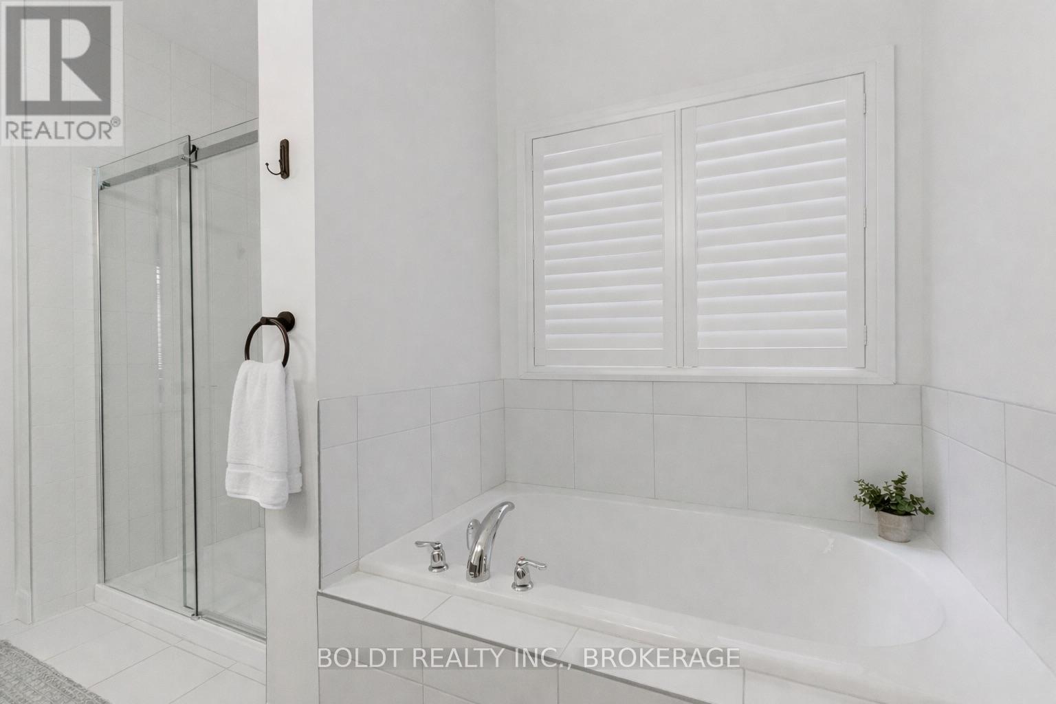 70 Beachwalk Crescent, Fort Erie, Ontario  L0S 1B0 - Photo 18 - X12953006