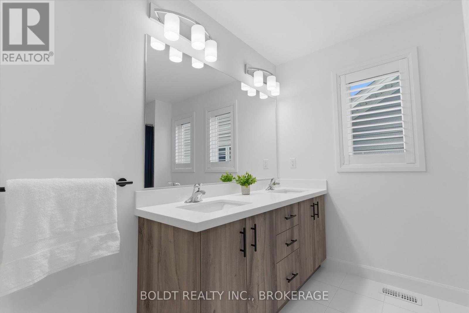 70 Beachwalk Crescent, Fort Erie, Ontario  L0S 1B0 - Photo 33 - X12953006