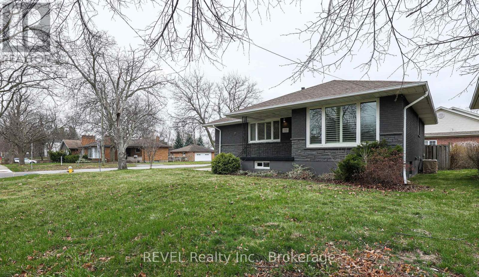 325 Grantham Avenue, St. Catharines, Ontario  L2M 5A8 - Photo 3 - X12954588