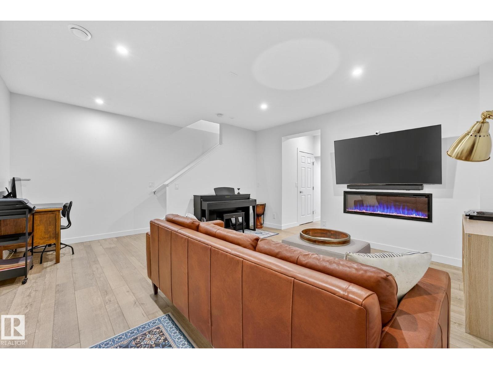 1015 East Bend Nw, Edmonton, Alberta  T6M 0V4 - Photo 35 - E4480472