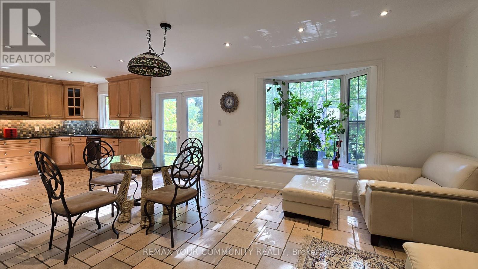 85 Royal Orchard Boulevard, Markham, Ontario  L3T 3C7 - Photo 6 - N12953128