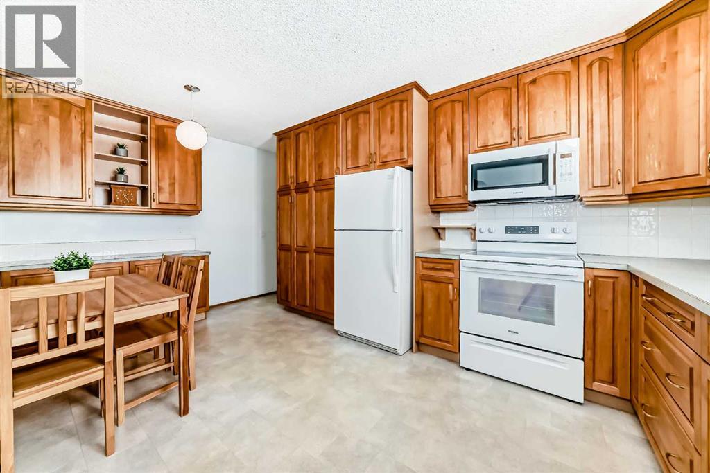 752 Cedarille Way Sw, Calgary, Alberta  T2W 2G7 - Photo 5 - A2295915