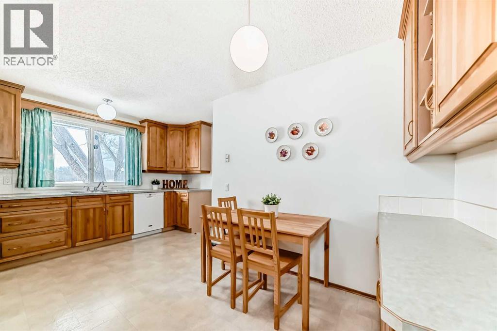 752 Cedarille Way Sw, Calgary, Alberta  T2W 2G7 - Photo 7 - A2295915