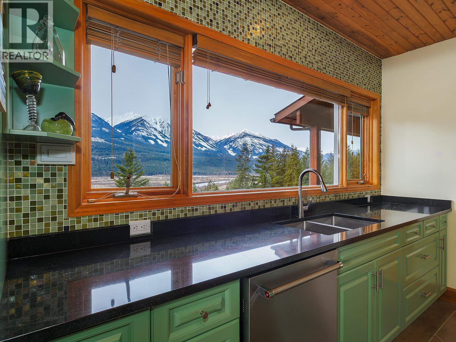 1756 Highway 95 Highway, Golden, British Columbia  V0A 1H0 - Photo 6 - 10381893