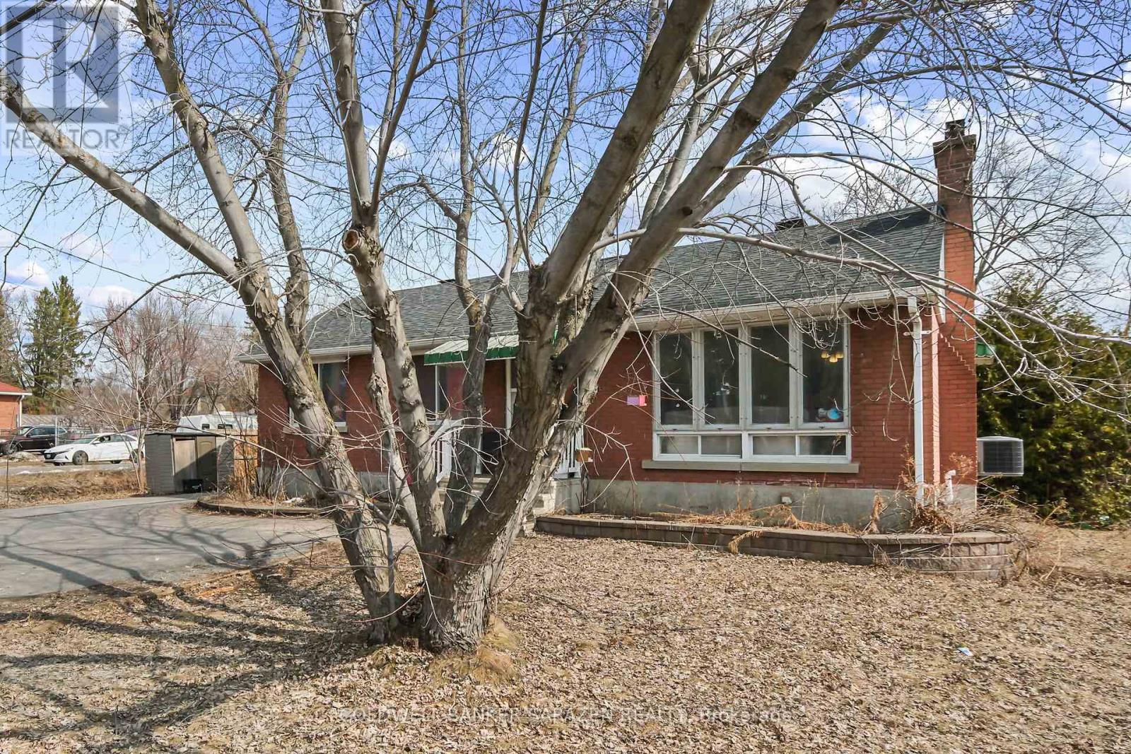 911 Blair Road, Ottawa, Ontario  K1J 7M8 - Photo 5 - X12954626