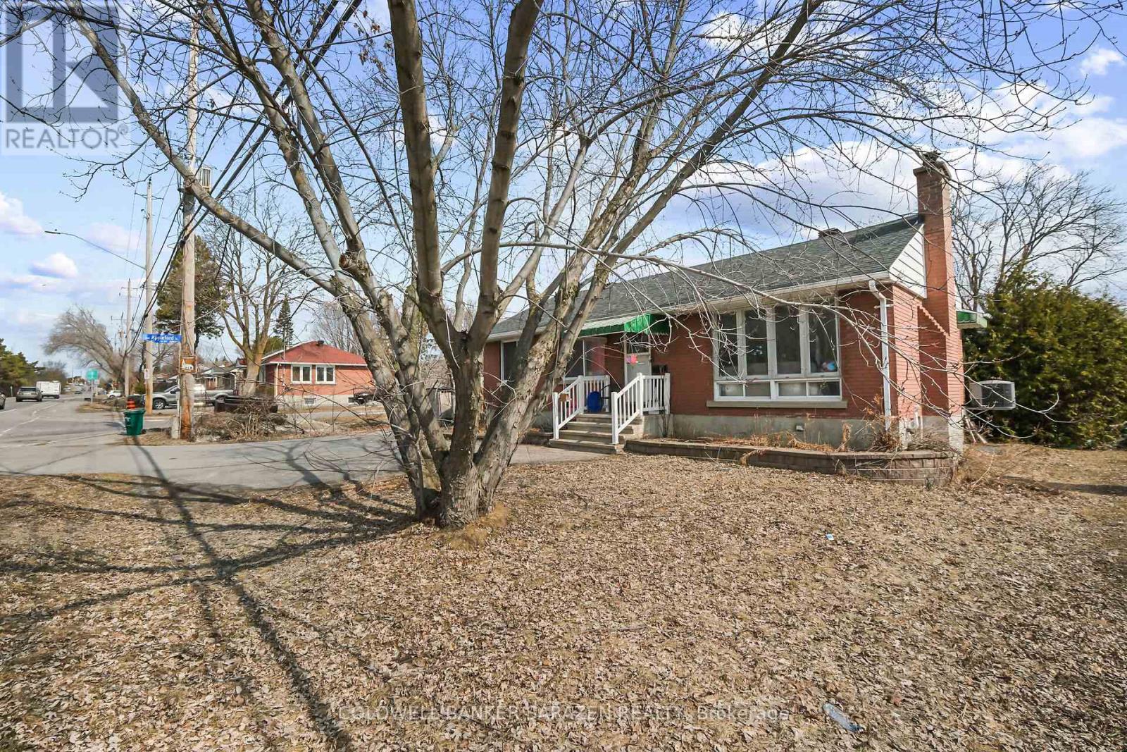 911 Blair Road, Ottawa, Ontario  K1J 7M8 - Photo 8 - X12954626