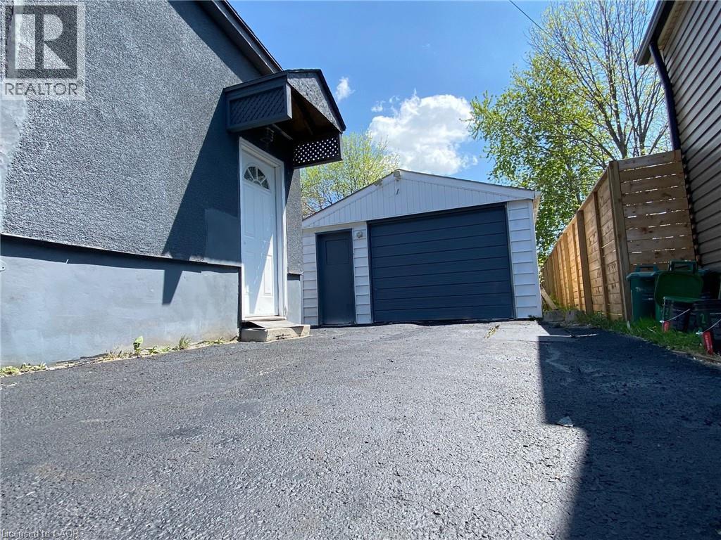 40 Bartlett Street, St. Catharines, Ontario  L2M 5L1 - Photo 3 - 40817501