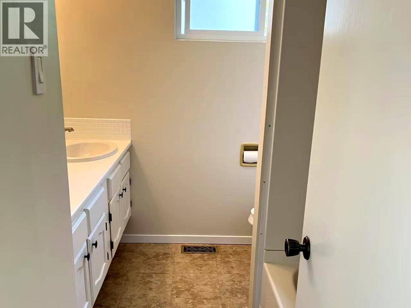 4383 Pinewood Crescent, Burnaby, British Columbia  V5G 2J7 - Photo 8 - R3106820