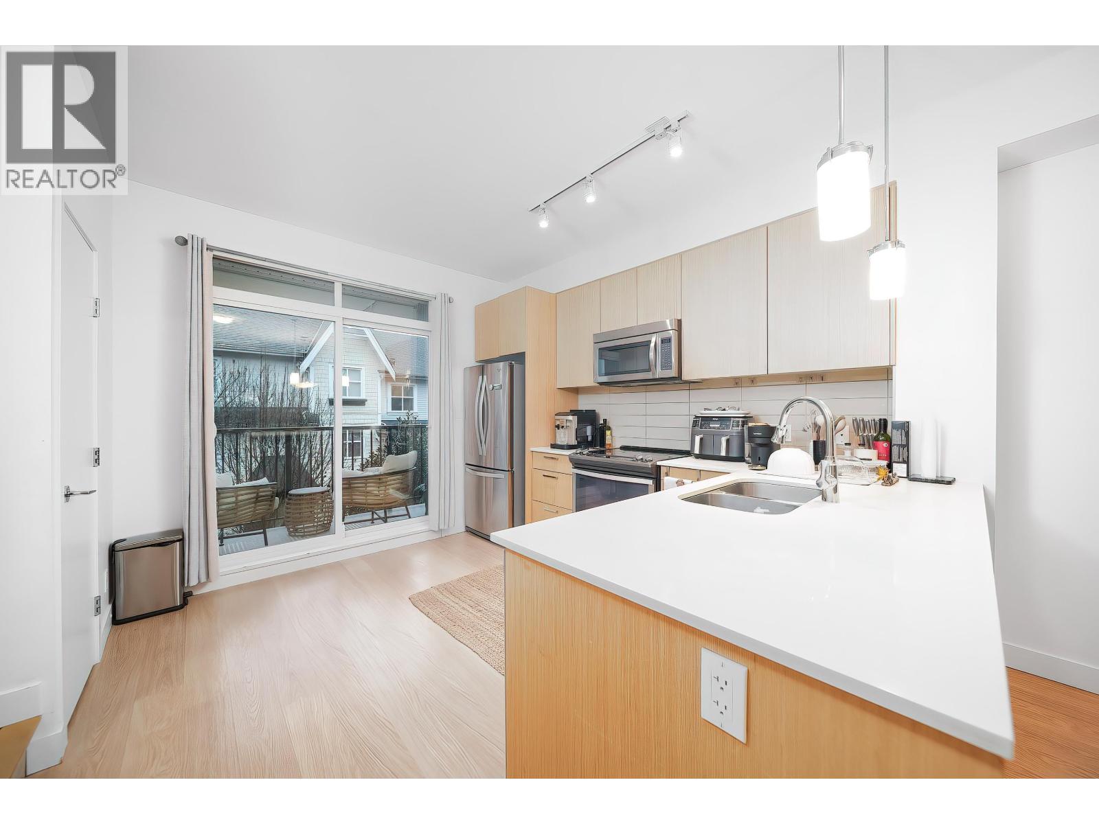 206 7250 18th Avenue, Burnaby, British Columbia  V3N 1H3 - Photo 11 - R3106779