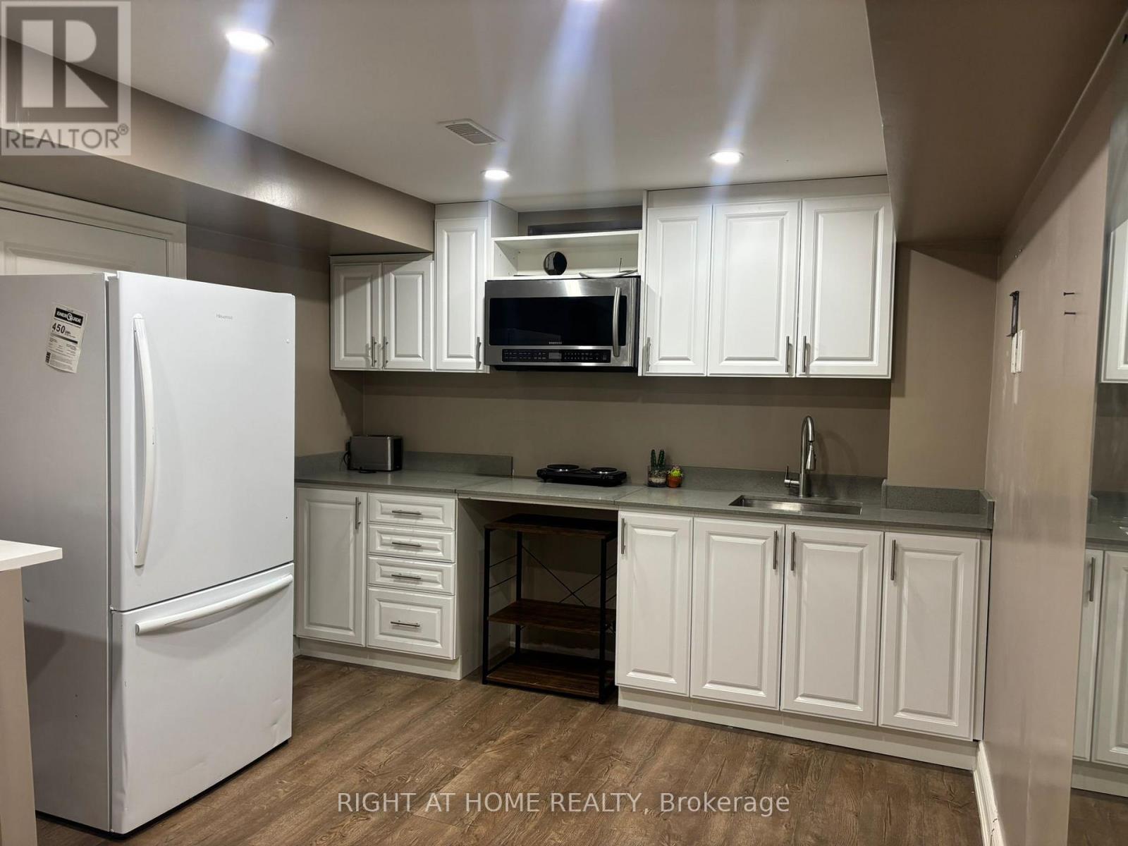 1402 Gord Vinson Avenue, Clarington, Ontario  L1E 2N6 - Photo 2 - E12954632