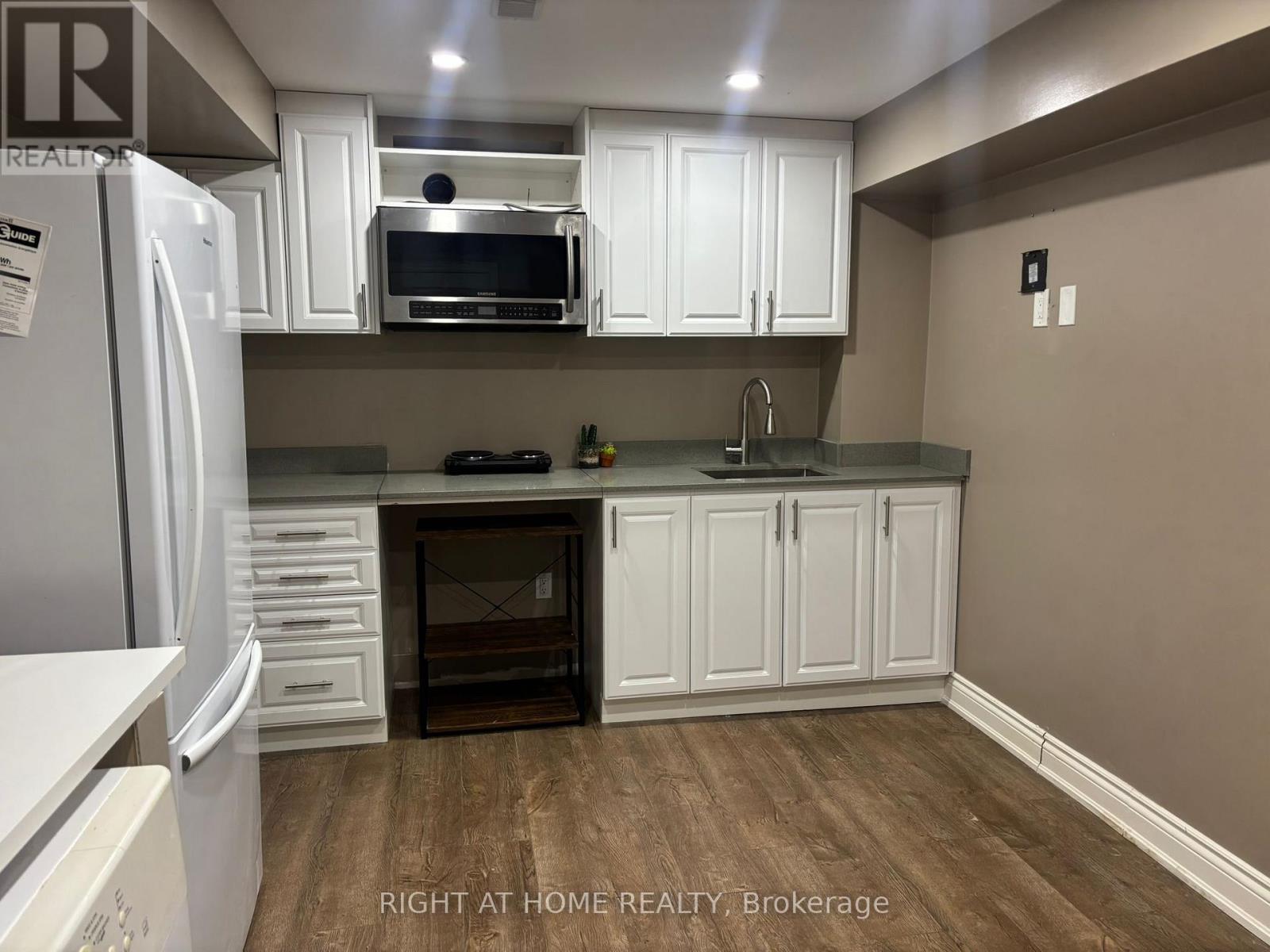 1402 Gord Vinson Avenue, Clarington, Ontario  L1E 2N6 - Photo 3 - E12954632