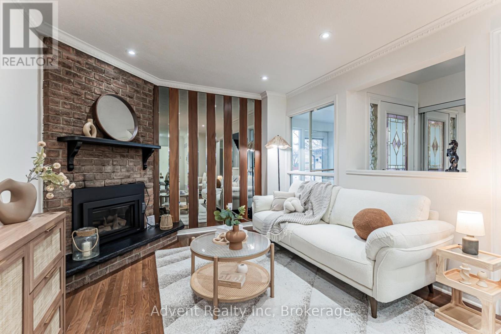 45 Cheeseman Drive, Markham, Ontario  L3R 3G3 - Photo 4 - N12950894