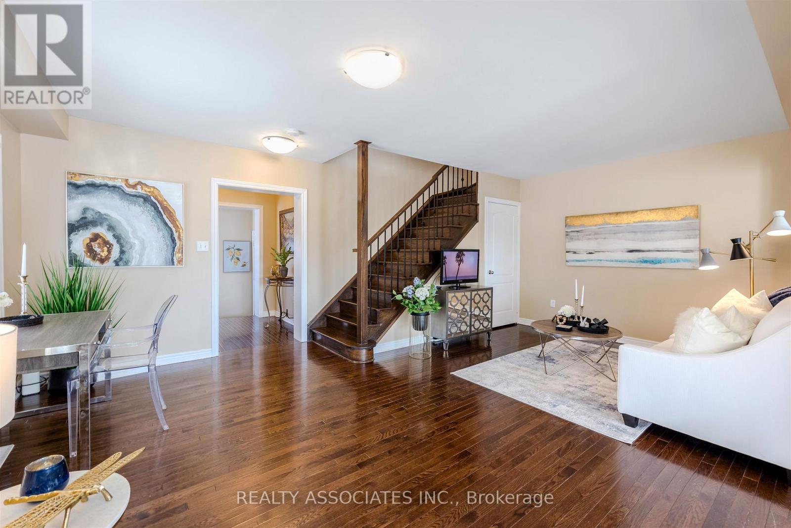 19 Bearings Avenue, Whitchurch-Stouffville, Ontario  L4A 0W6 - Photo 13 - N12951844