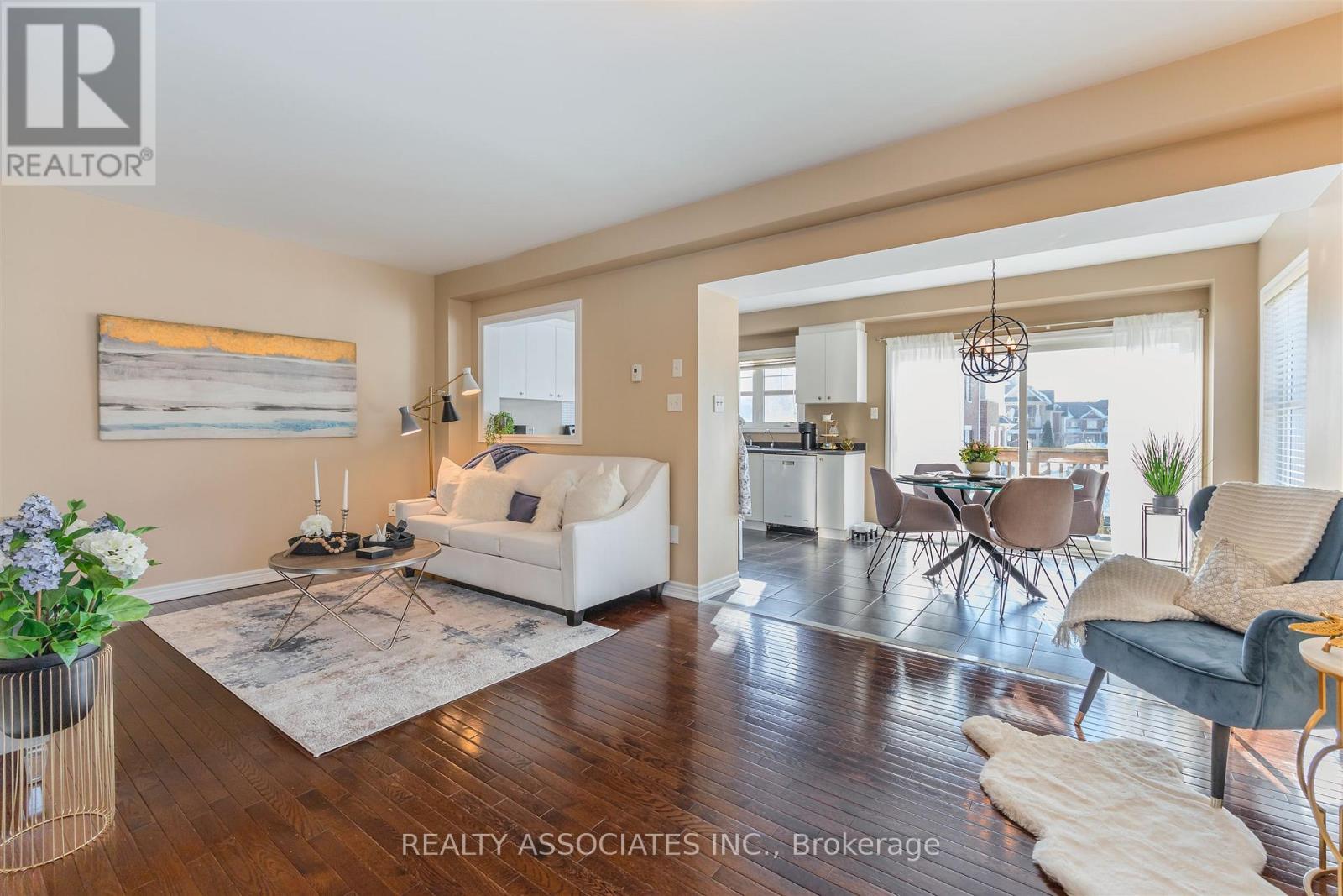 19 Bearings Avenue, Whitchurch-Stouffville, Ontario  L4A 0W6 - Photo 4 - N12951844