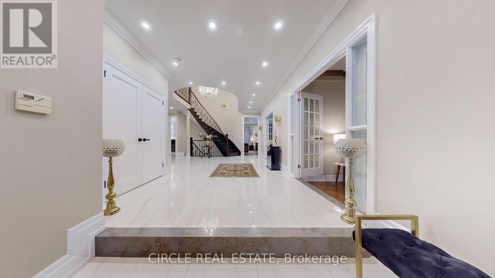 5351 Forest Ridge Drive, Mississauga, Ontario  L5M 5B4 - Photo 3 - W12954614