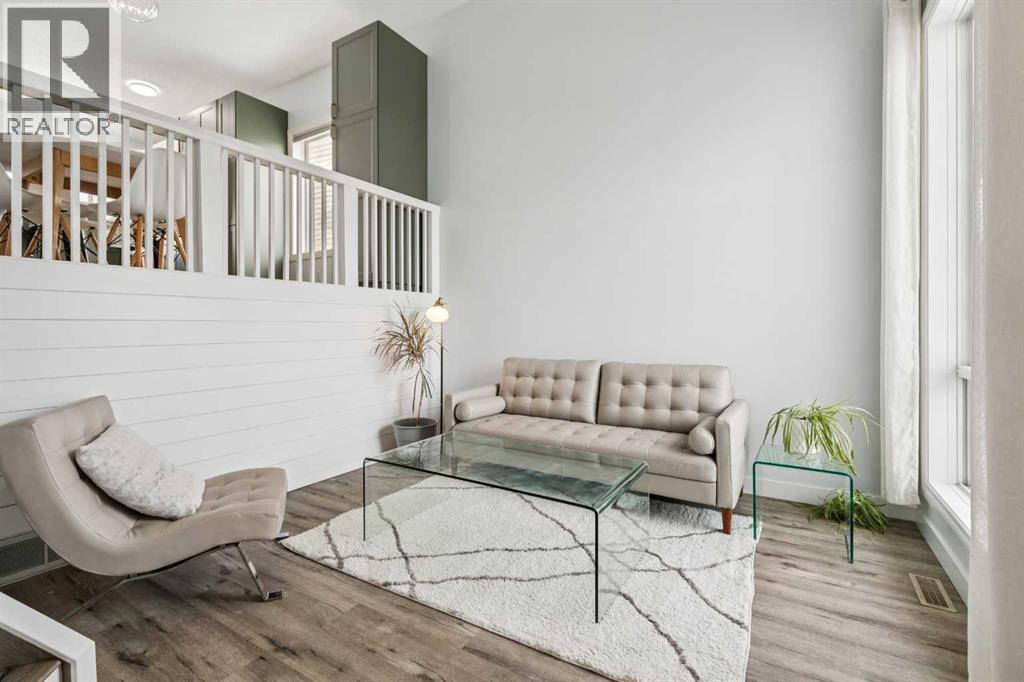 225 Somerset Drive SW, Calgary, Alberta  T2Y 3K2 - Photo 3 - A2298806