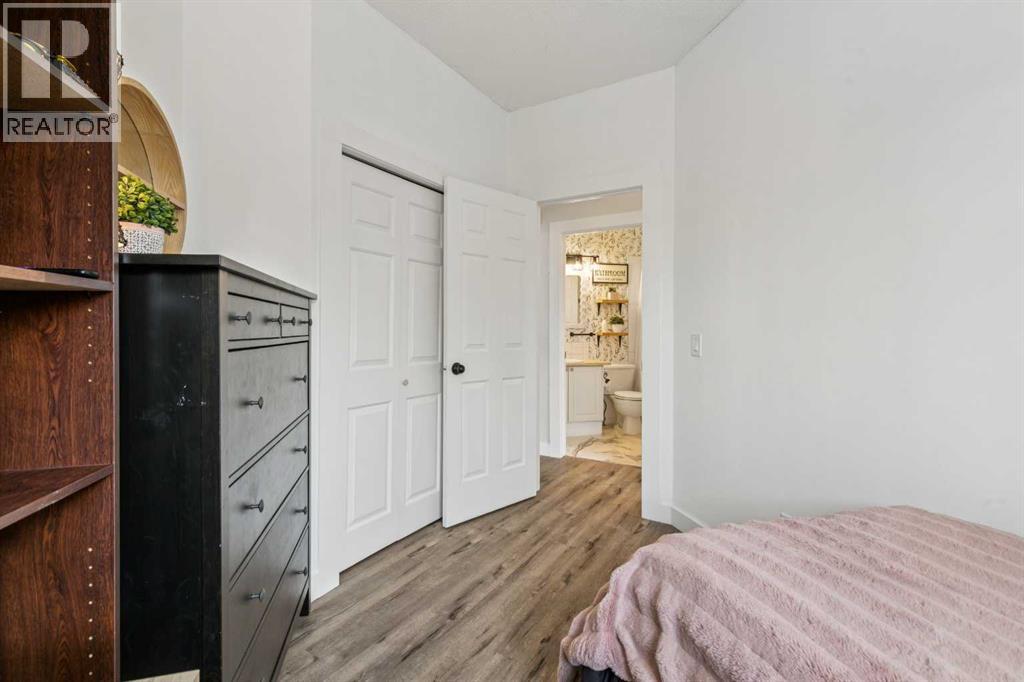 225 Somerset Drive SW, Calgary, Alberta  T2Y 3K2 - Photo 12 - A2298806