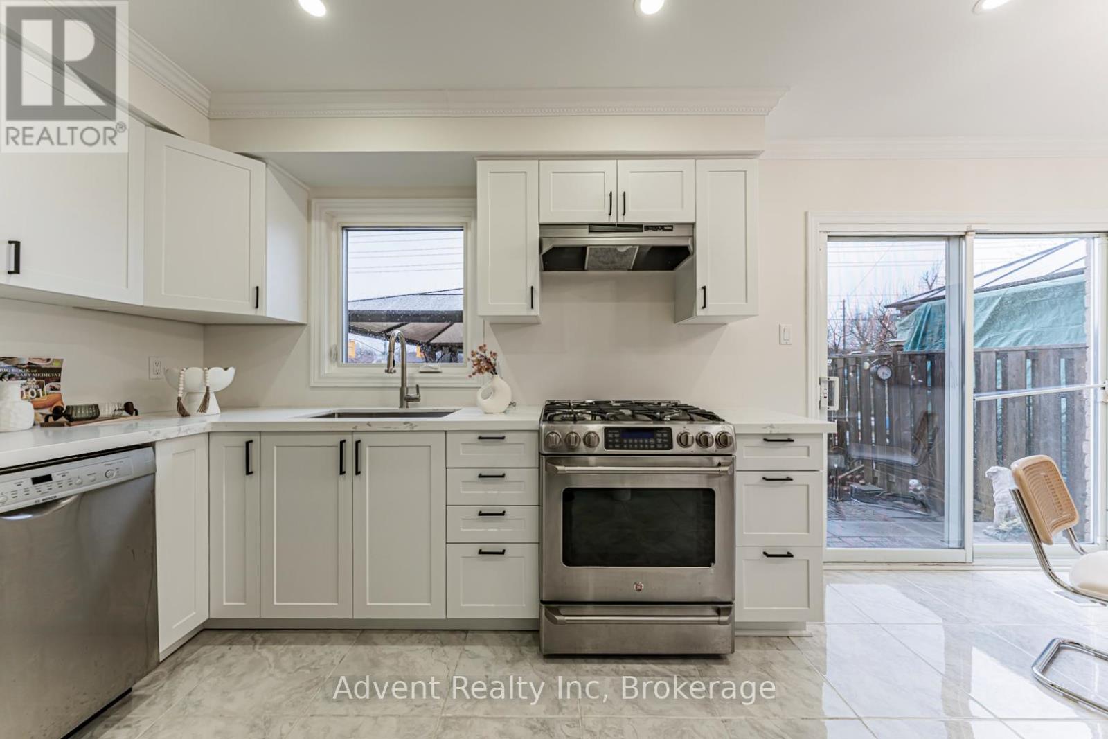 45 Cheeseman Drive, Markham, Ontario  L3R 3G3 - Photo 11 - N12950894