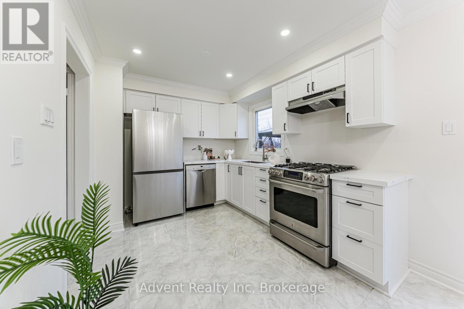 45 Cheeseman Drive, Markham, Ontario  L3R 3G3 - Photo 10 - N12950894