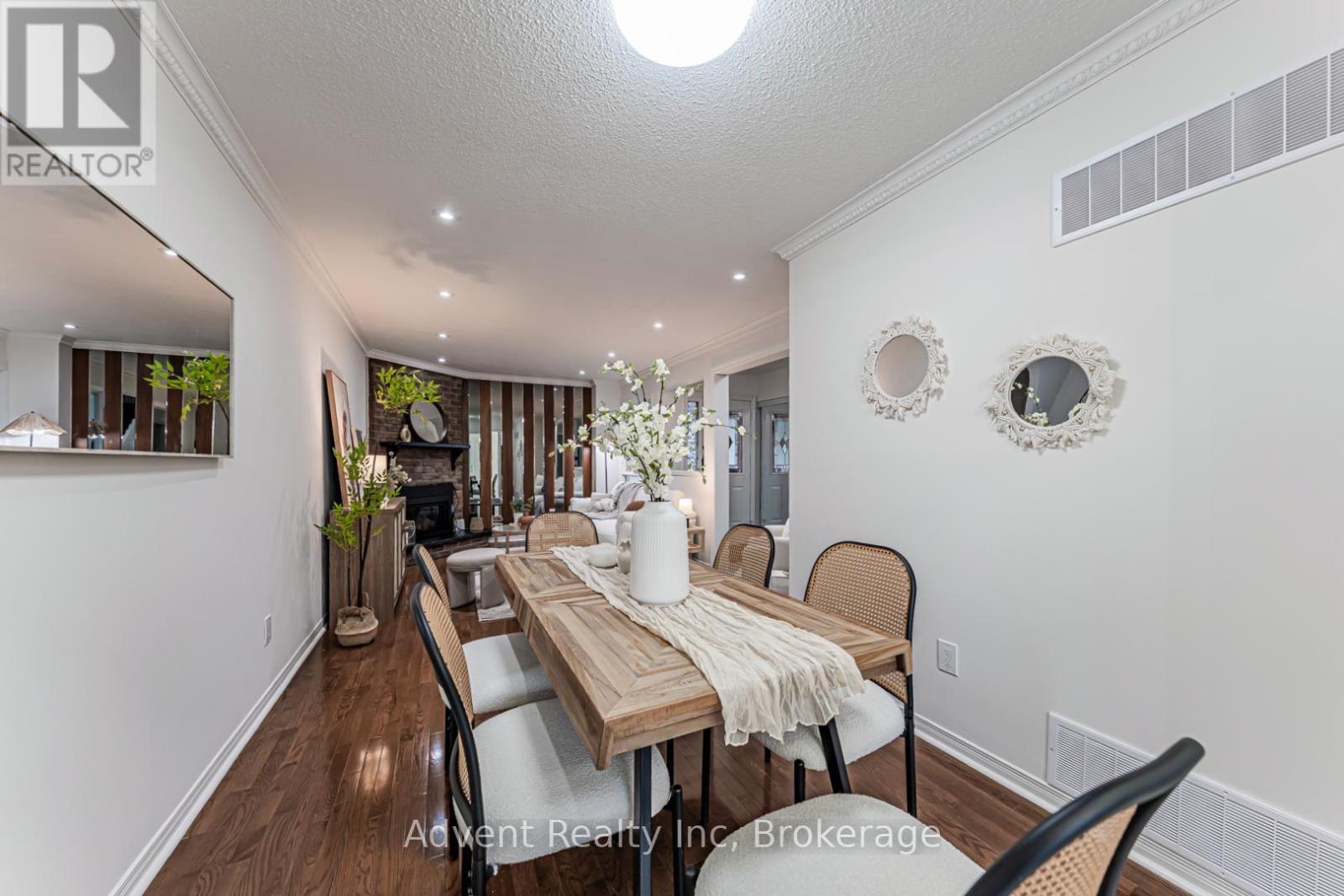 45 Cheeseman Drive, Markham, Ontario  L3R 3G3 - Photo 7 - N12950894