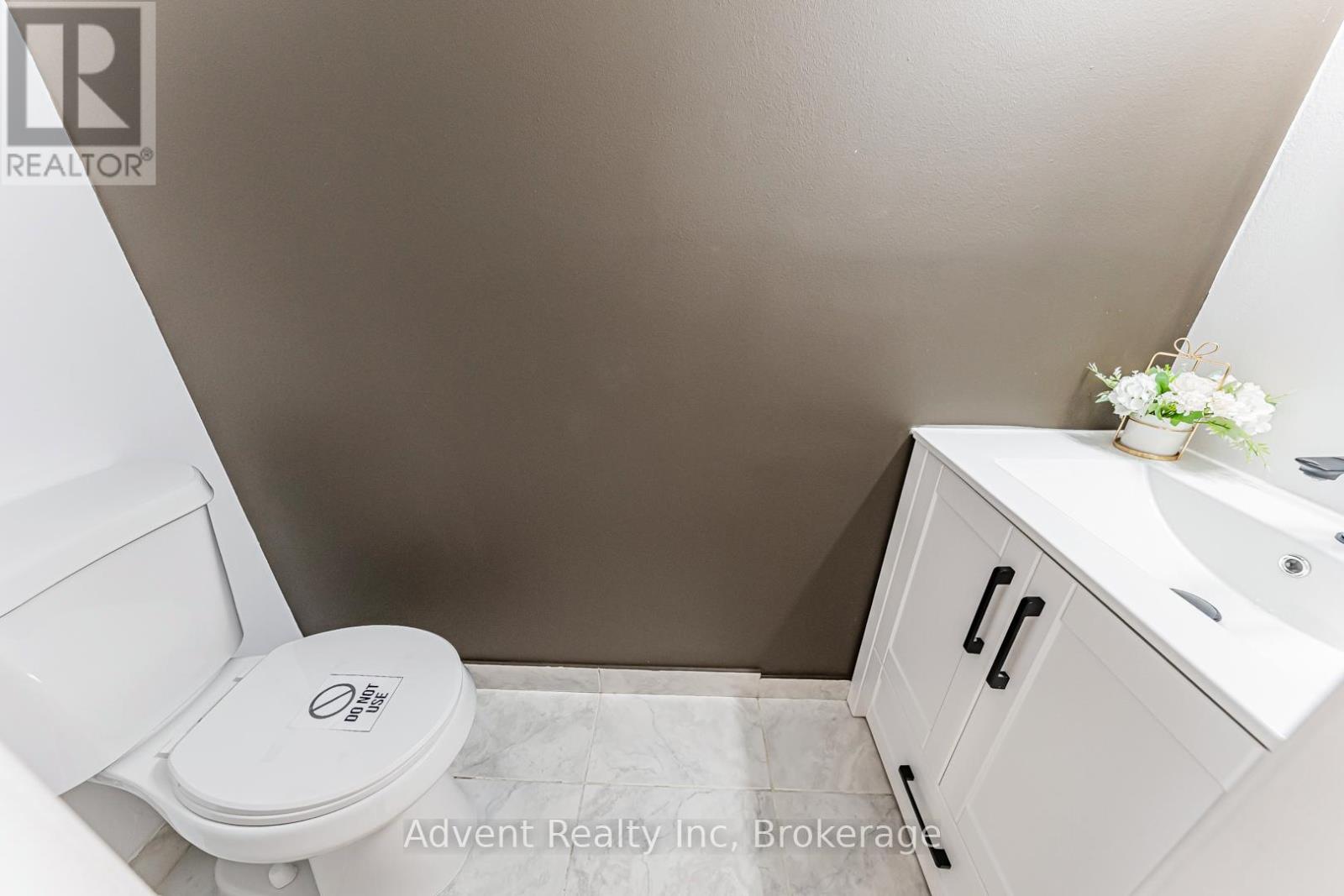 45 Cheeseman Drive, Markham, Ontario  L3R 3G3 - Photo 12 - N12950894