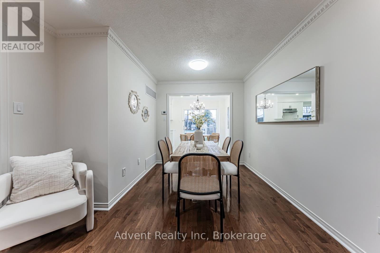 45 Cheeseman Drive, Markham, Ontario  L3R 3G3 - Photo 5 - N12950894