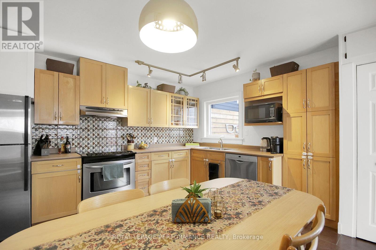 345 Tweedsmuir Avenue, Ottawa, Ontario  K1Z 5N3 - Photo 2 - X12954668