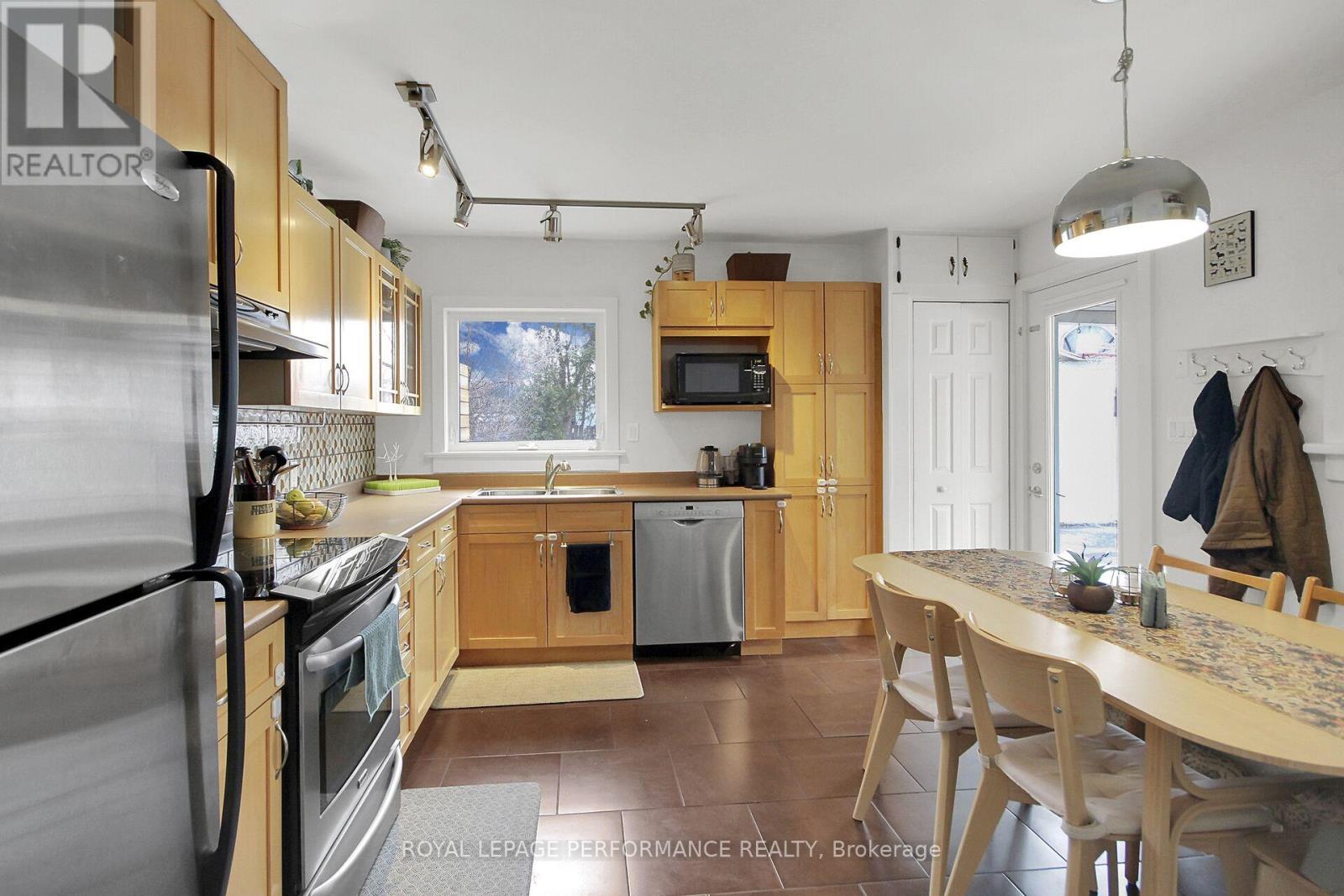 345 Tweedsmuir Avenue, Ottawa, Ontario  K1Z 5N3 - Photo 4 - X12954668