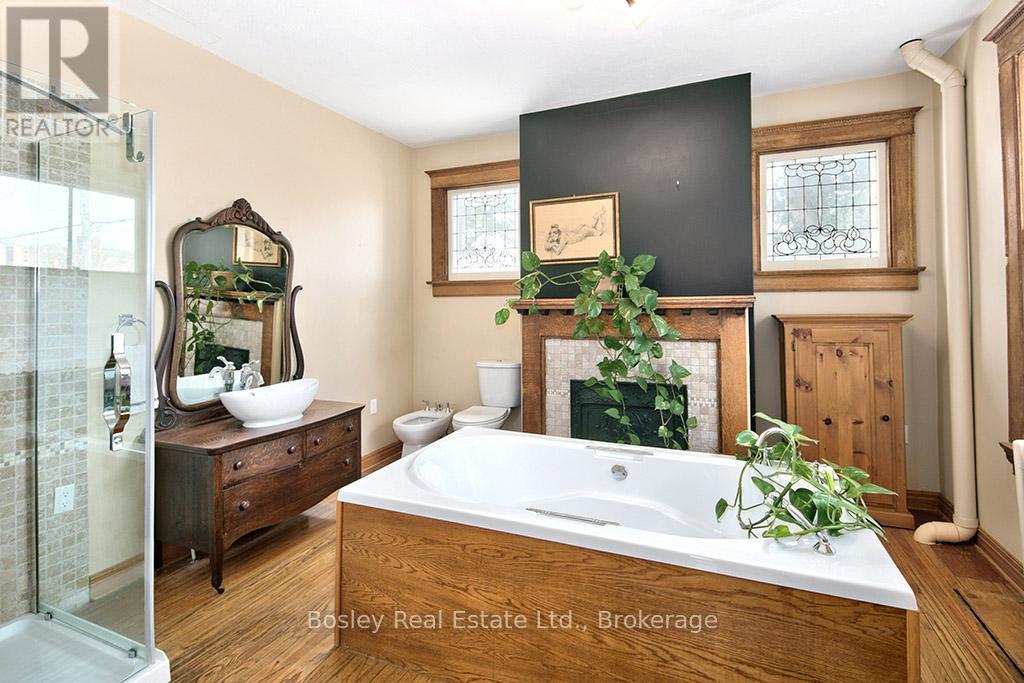 404 9th Street E, Owen Sound, Ontario  N4K 1P3 - Photo 11 - X12954642