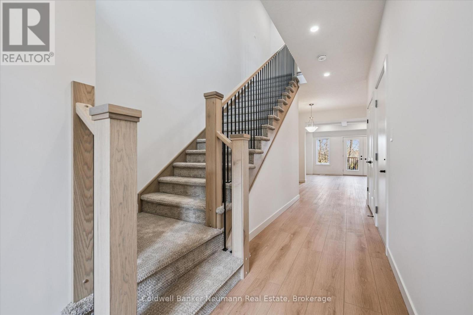 32 Fieldstone Lane, Centre Wellington, Ontario  N0B 1S0 - Photo 2 - X12954650