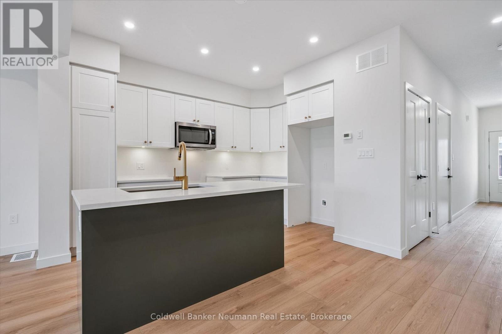 32 Fieldstone Lane, Centre Wellington, Ontario  N0B 1S0 - Photo 3 - X12954650