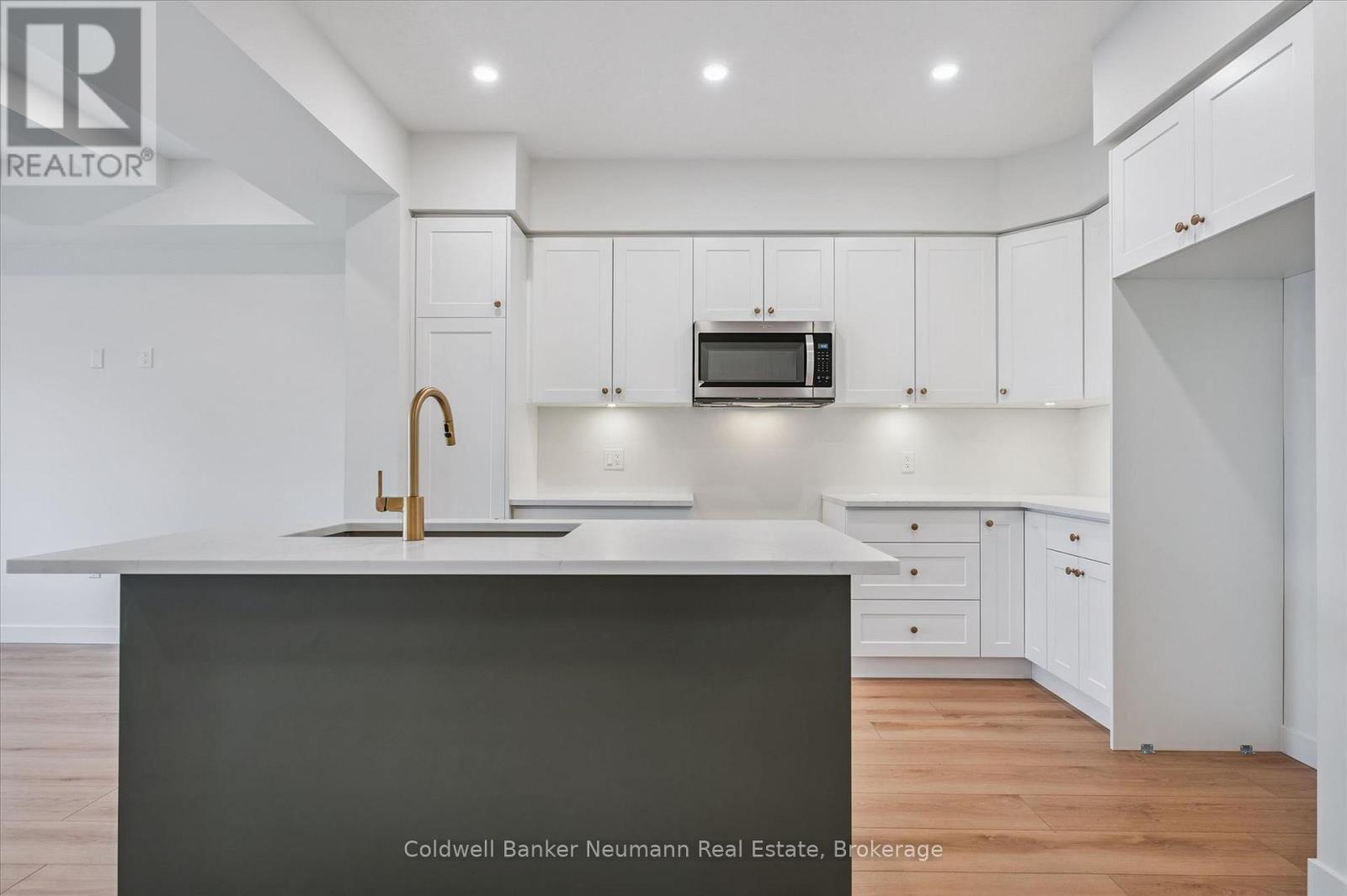 32 Fieldstone Lane, Centre Wellington, Ontario  N0B 1S0 - Photo 4 - X12954650